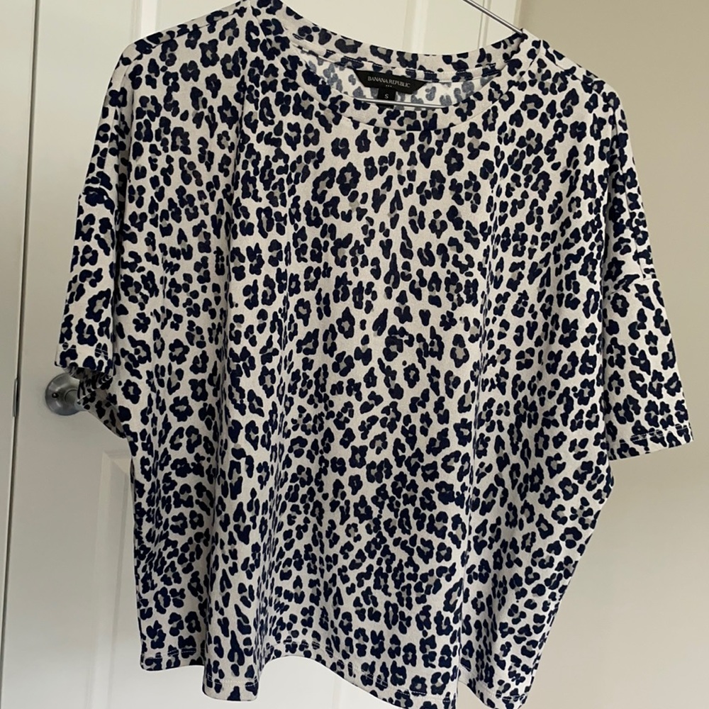 Banana republic leopard tshirt NWOT small